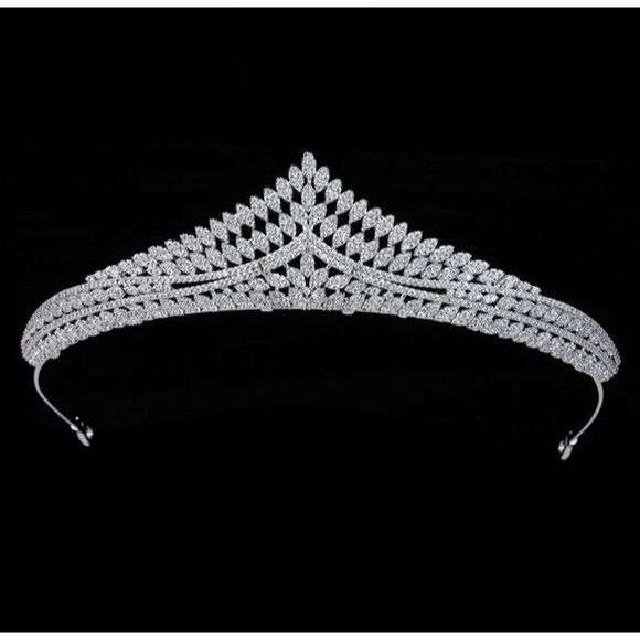 "Radiant Dawn: A Unique 7-Piece One-of-a-Kind Tiara Bridal Ensemble" - Picture 2 of 16